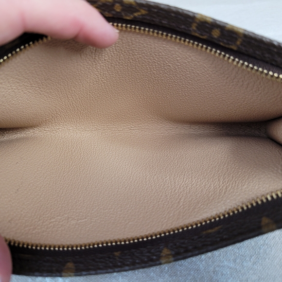 Louis Vuitton Monogram Bucket Pouch - Picture 9 of 16